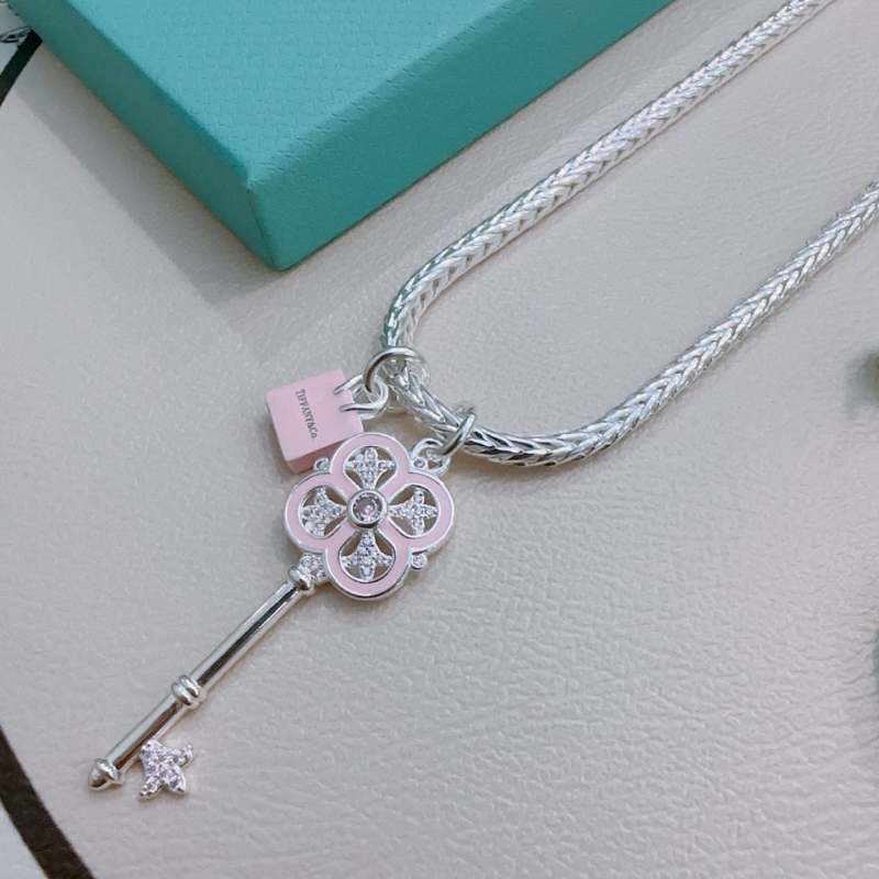 T*f*ny necklaces